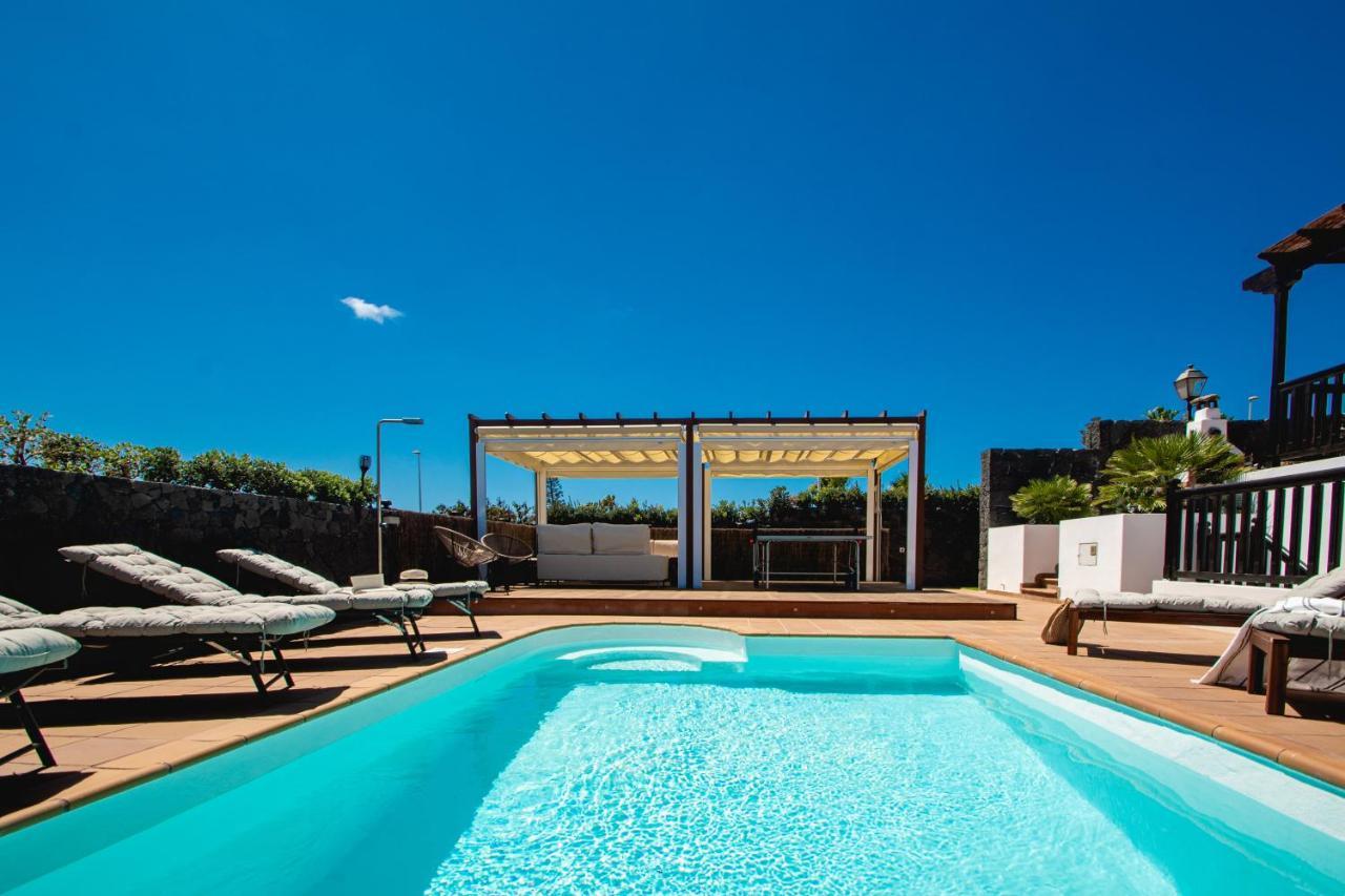 Villa Cavendish With Sea Views And Heatable Pool Close To Flamingo Beach Playa Blanca  Exterior photo